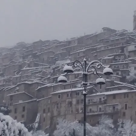 Valeri Panzió Artena